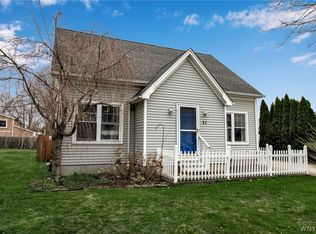 71 Irwinwood Rd, Lancaster, NY 14086