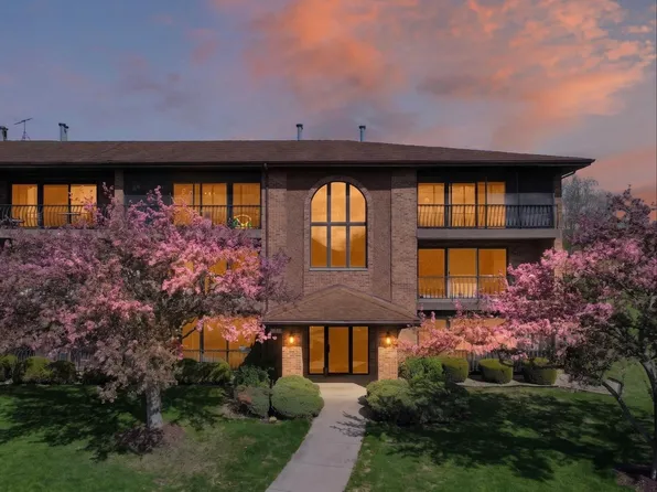 11111 Heritage Dr APT 3B, Palos Hills, IL 60465