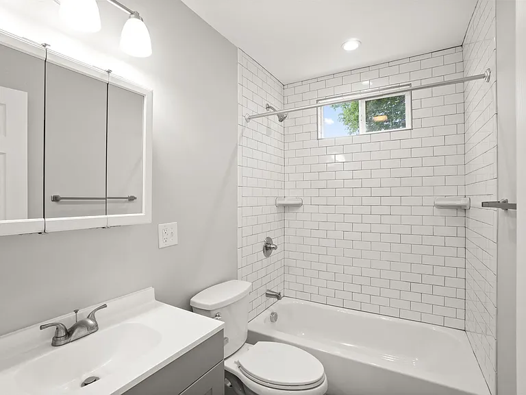 14 W 19th St — Photo 3