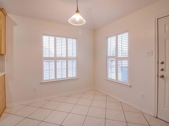 4th image of 2901 Plum Lake Dr