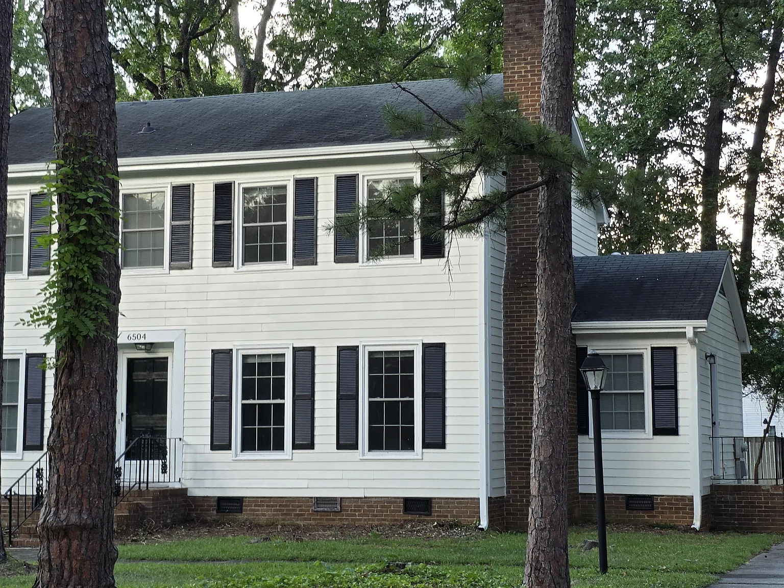4 bed, 2.5 bath, 2263 sqft, $2,500 — Photo 1
