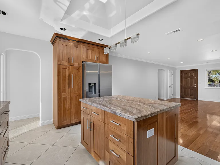 879 S Knickerbocker Dr — Photo 12