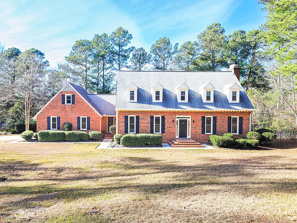 809 Houndslake Dr