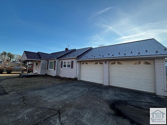 2nd image of 300 Woodlawn Ave