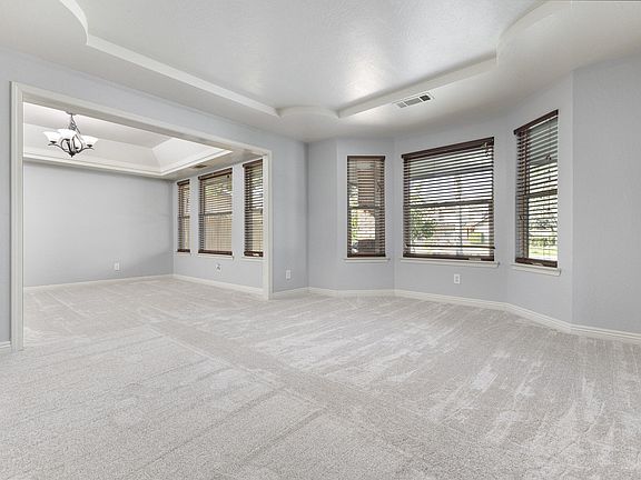 4th image of 3141 E Grove Avenue
