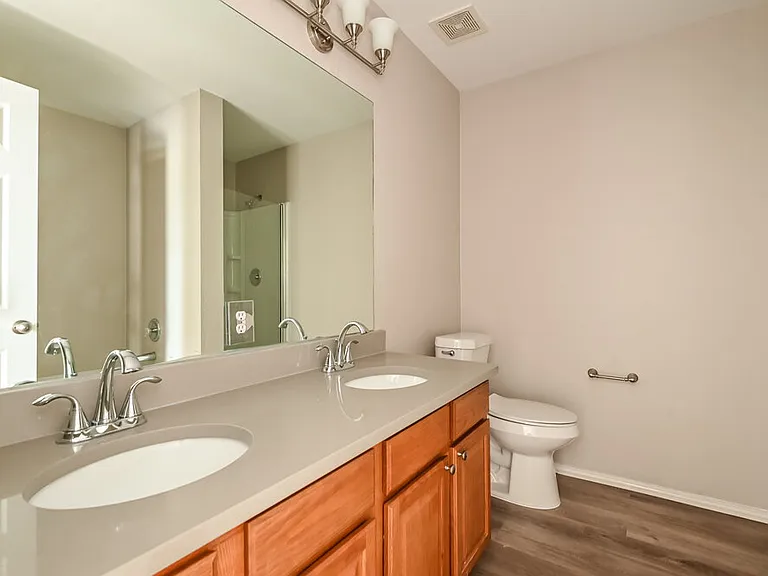 536 Laurel Ln — Photo 9
