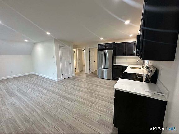 3rd image of 309 Flanders Rd #2
