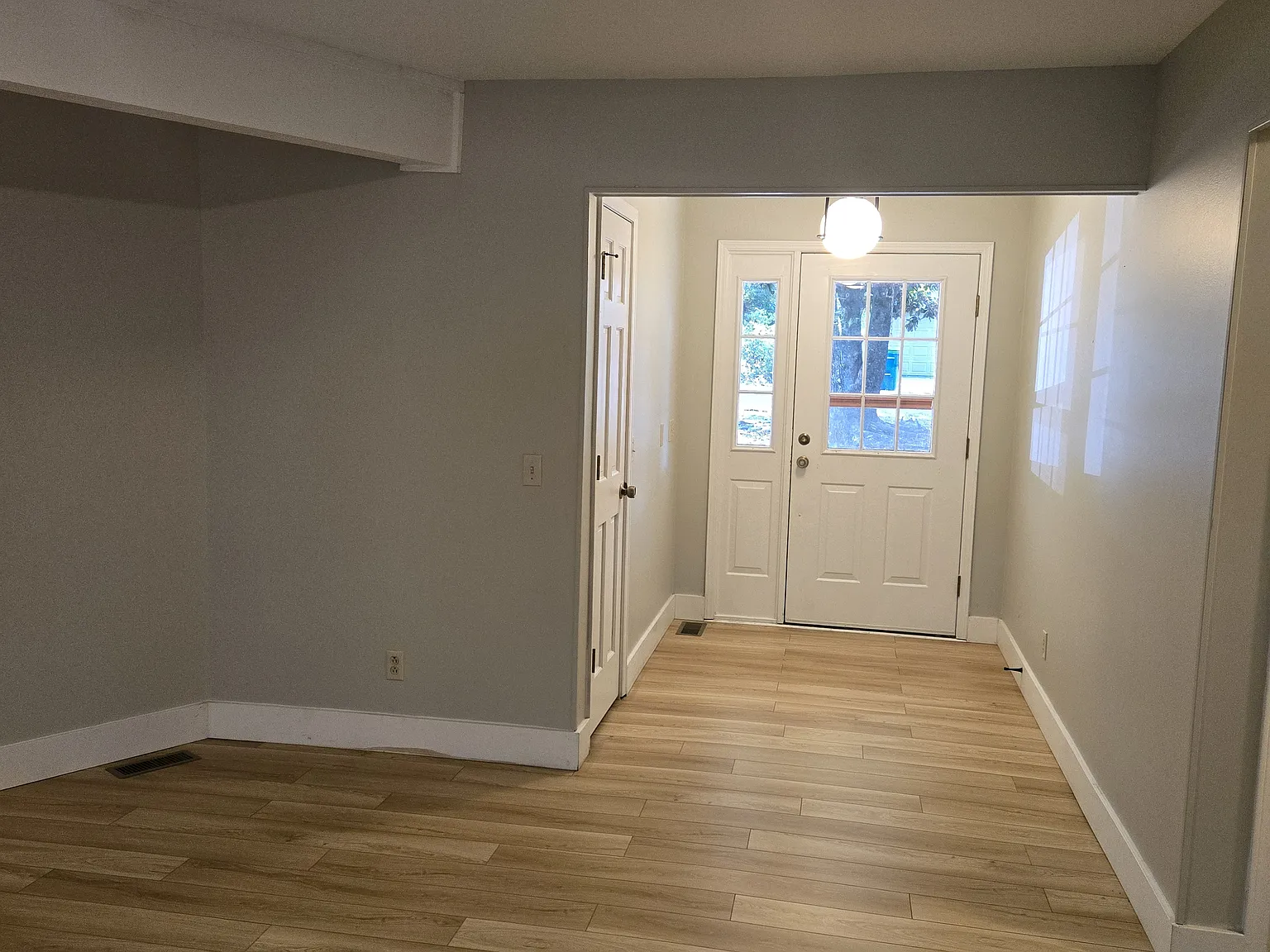 3 bed, 2049 sqft, $2,050 — Photo 2