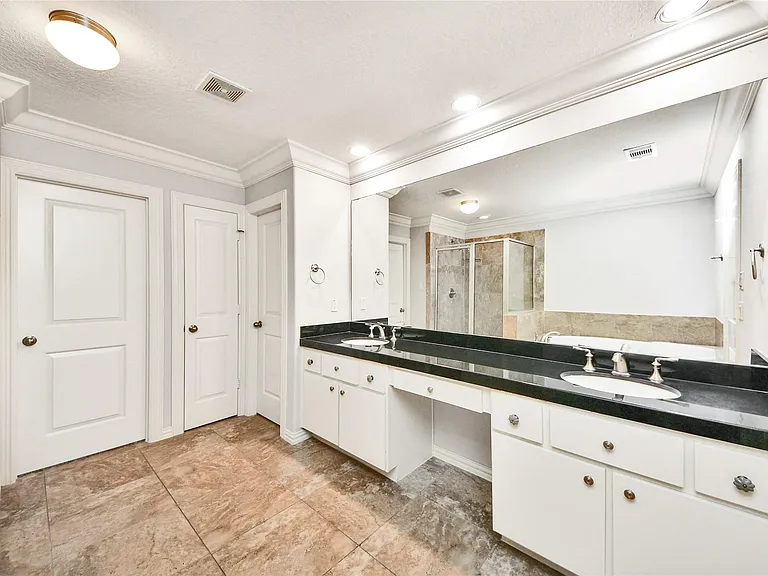 2046 Palm Forest Ln — Photo 26