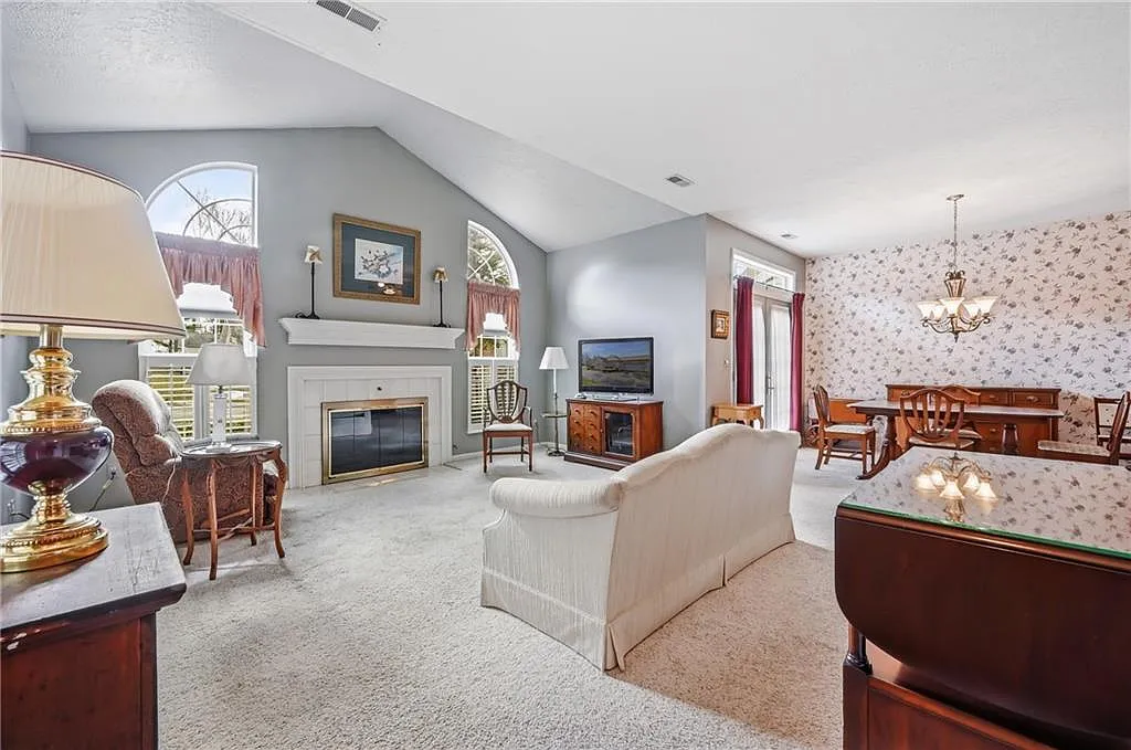 2 bed, 1680 sqft, $1,750 — Photo 2