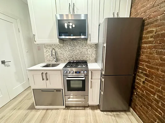 Rented by J PRESTON AND ASSOCIATES INC | media 11