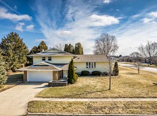 301 Joanne Ln, Rochelle, IL 61068