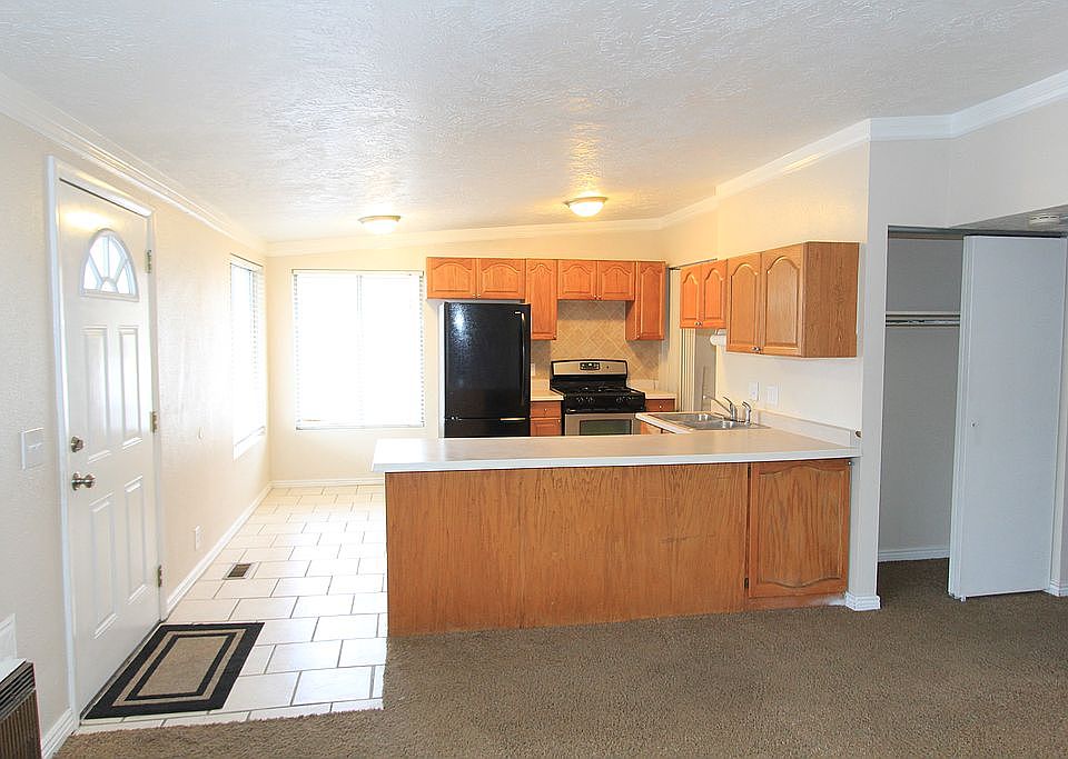 Open Kitchen and Family