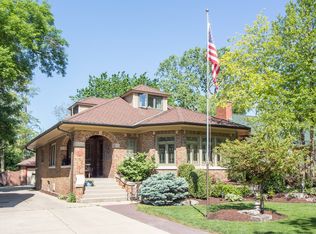 262 Northwood Rd, Riverside, IL 60546