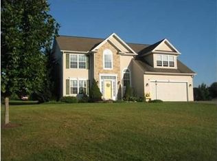 5 Joseph Dr, Boiling Springs, PA 17007