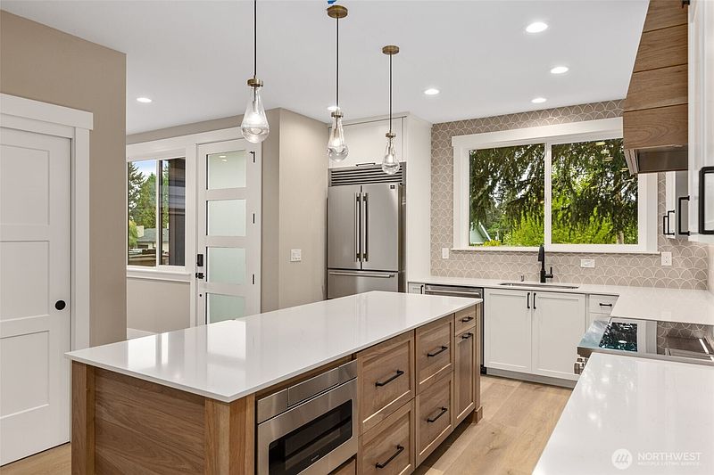 3rd image of 11054 2nd Avenue NW