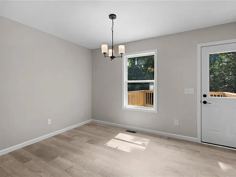135 Holly Creek Dr — Photo 6