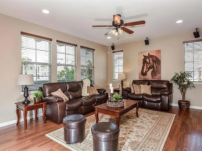 5230 Fioli Loop — Photo 3