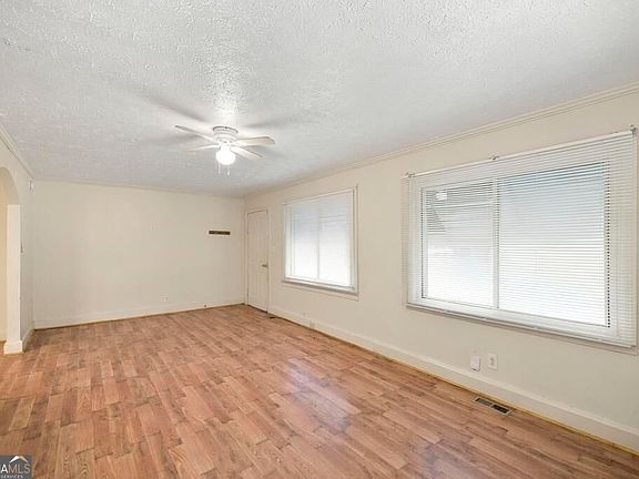 4th image of 1340 Burton Ave