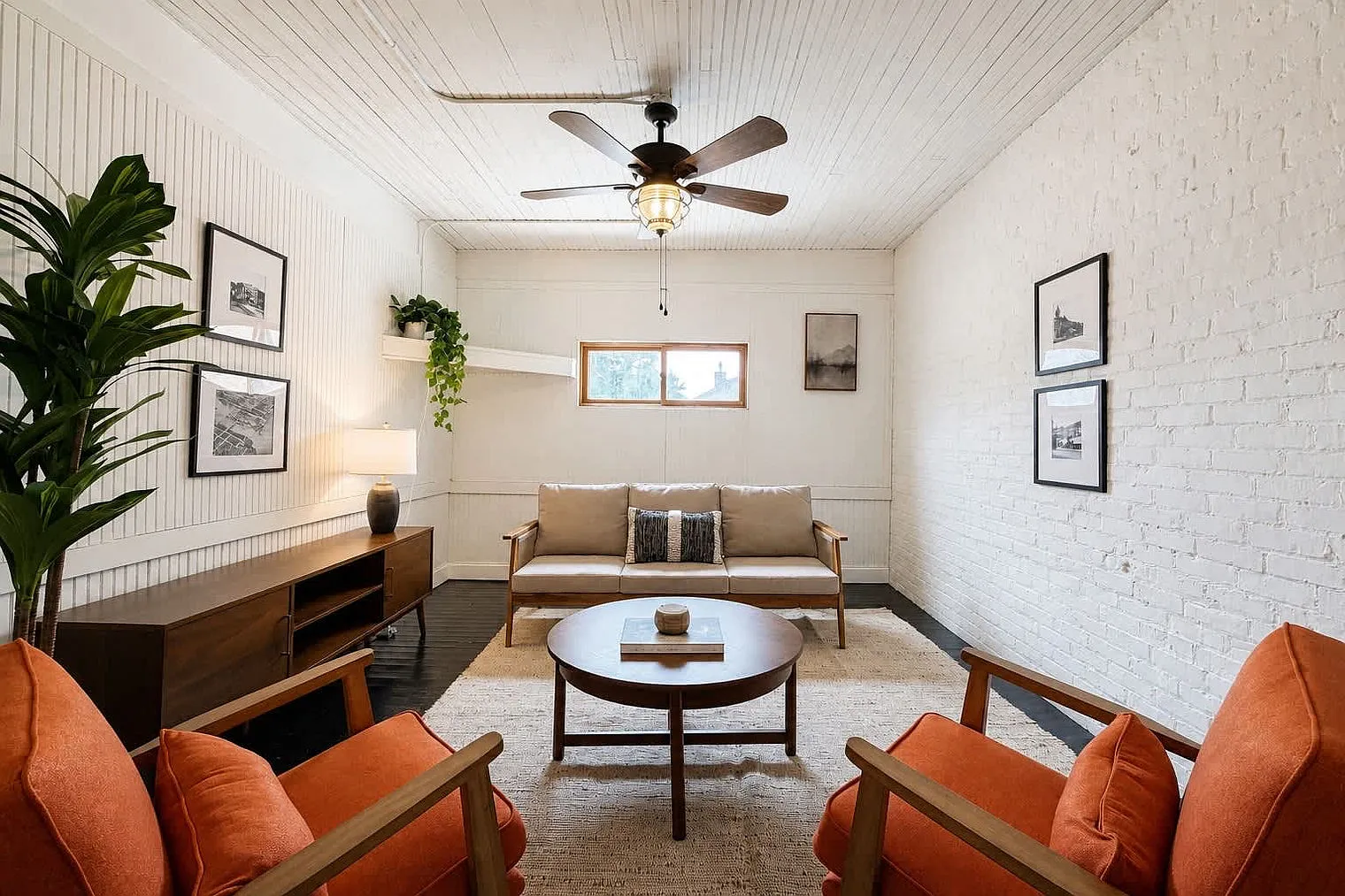 2 bed, 1.0 bath, 1194 sqft, $4,396 — Photo 2