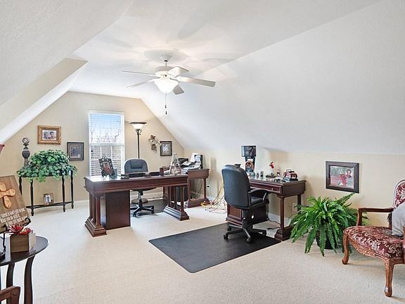 2nd image of 215 Greenbriar Trl NE