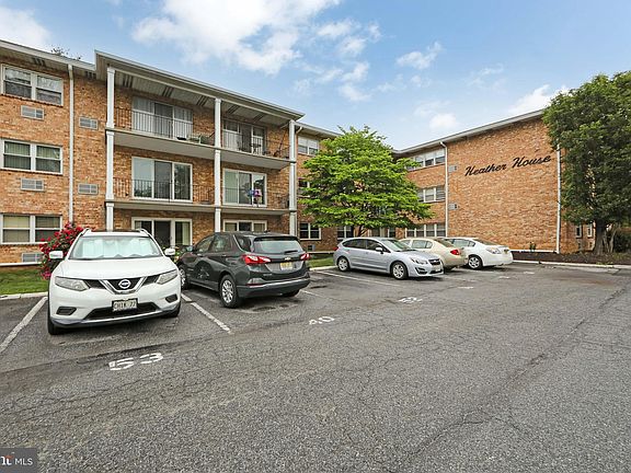 2nd image of 201 W Cuthbert Blvd #D11