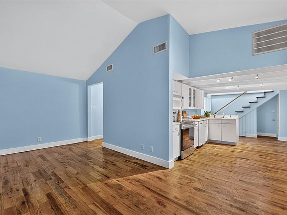 5th image of 2106 Van Buren St
