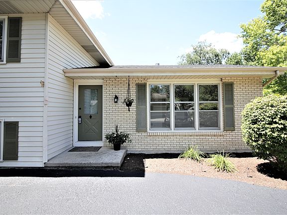 3rd image of 685 Carriage Dr