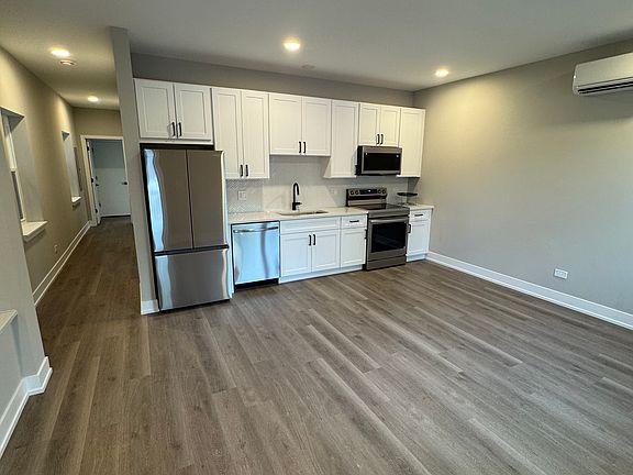 2nd image of 4834 S Loomis Blvd Unit 1