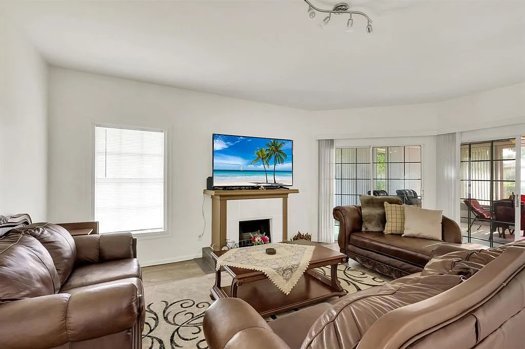 3 bed, 2.0 bath, 1892 sqft, $3,200 — Photo 1
