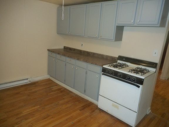 5th image of 914 Armstrong Ave APT 1