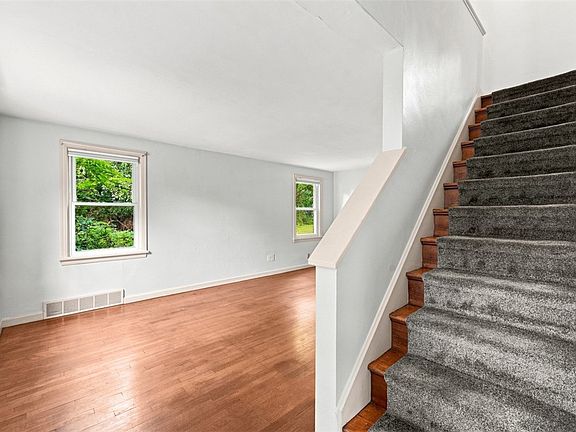 5th image of 815 Heber St