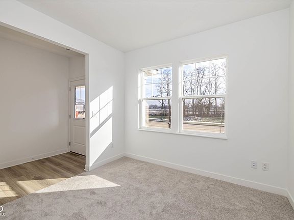 3rd image of 408 Lincoln Cir W