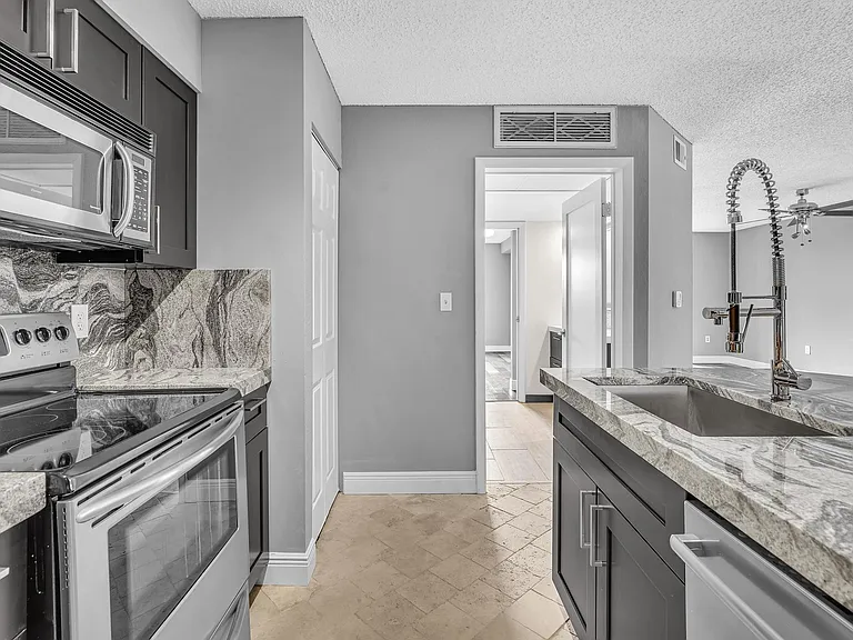 2820 Oakland Forest Dr #107 — Photo 10