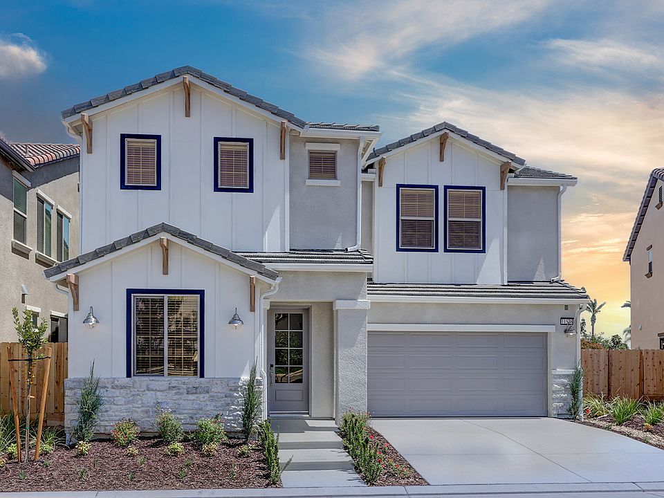 Canvas 12 Modern Farmhouse Exterior