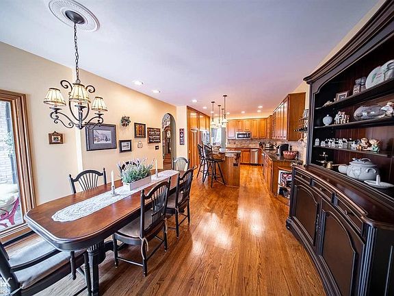 5th image of 2040 Clearwood Ct