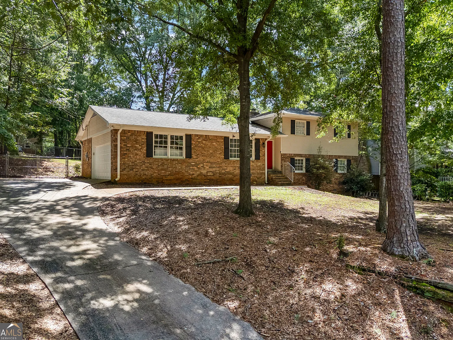 5 bed, 3.0 bath, 2012 sqft, $3,500 — Photo 2