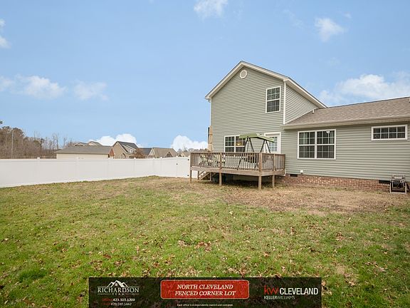 5th image of 3018 Pin Oaks Cir NE