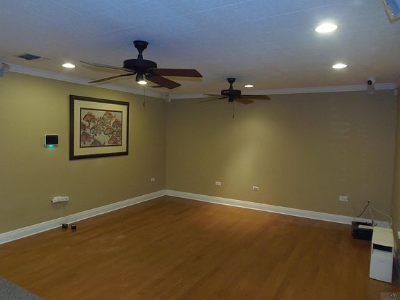 5th image of 105 E Oaklawn Dr