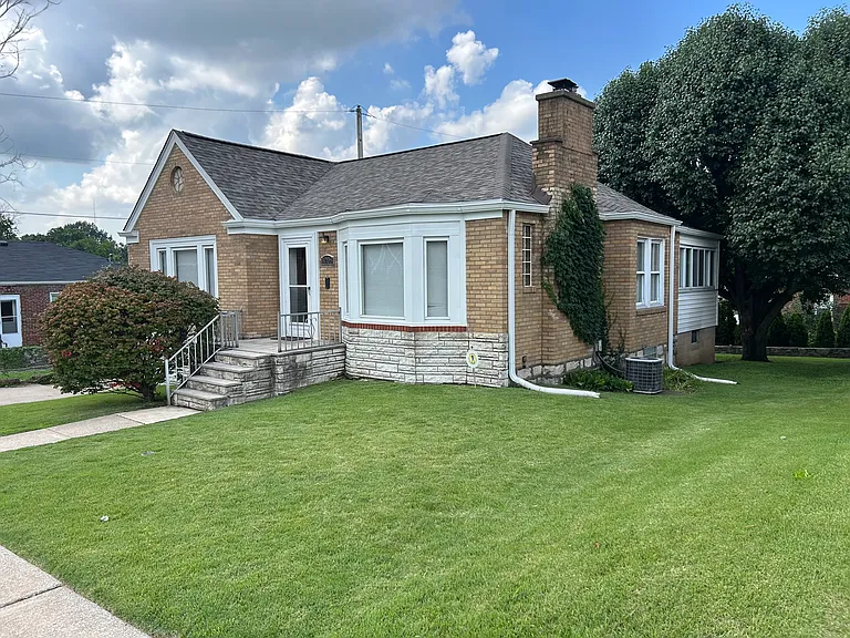 5208 Weber Rd — Photo 2