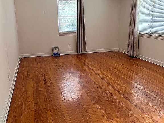 3rd image of 207 W Daytona Dr