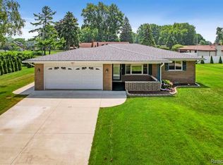 18400 Dennis Ct, Macomb, MI 48044