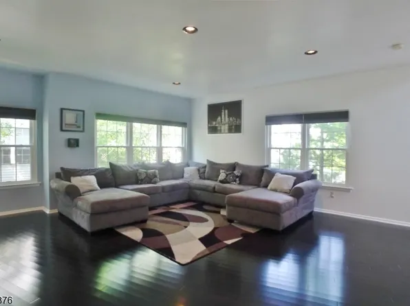 808 Dellwood Ln, Whippany, NJ 07981