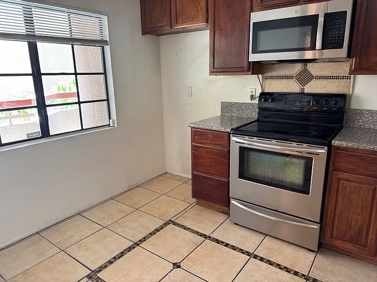 941 W Carson St #209 — Photo 6
