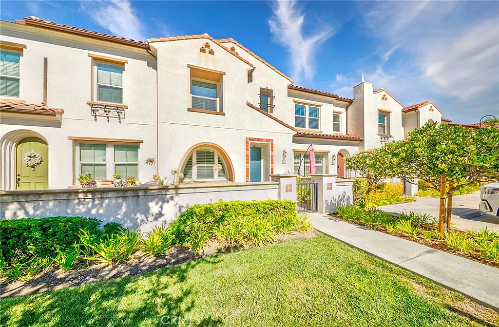 3 bed, 2.5 bath, 1682 sqft, $4,250 — Photo 3