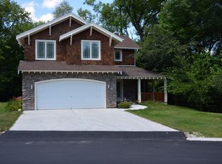 1615 W Shore Dr, Delafield, WI 53018