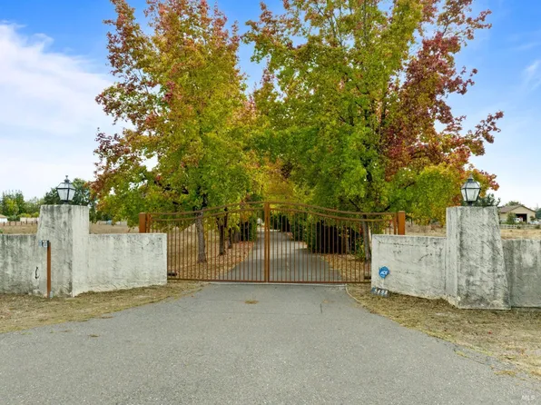 5498 Bravo Toro Lane, Santa Rosa, CA 95401