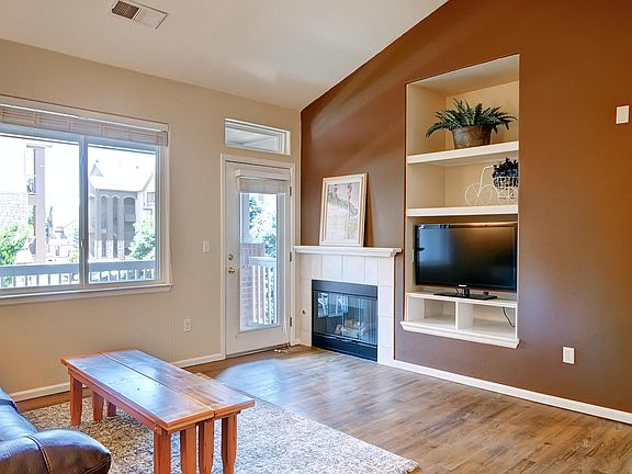 Fireplace & built-ins