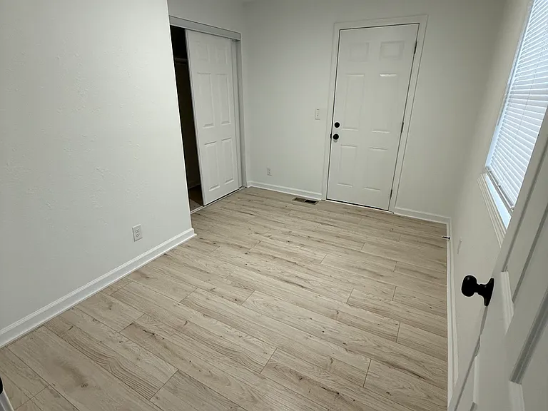 7023 W Newell St — Photo 2