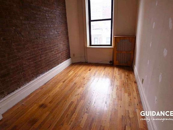 4th image of 124 W 81st St
